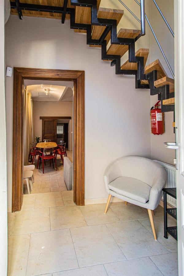 Modern And Spacious Apartments In City Center Prague Exterior photo