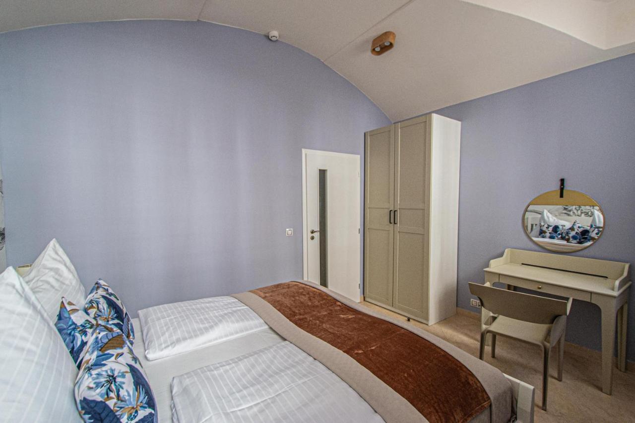 Modern And Spacious Apartments In City Center Prague Exterior photo