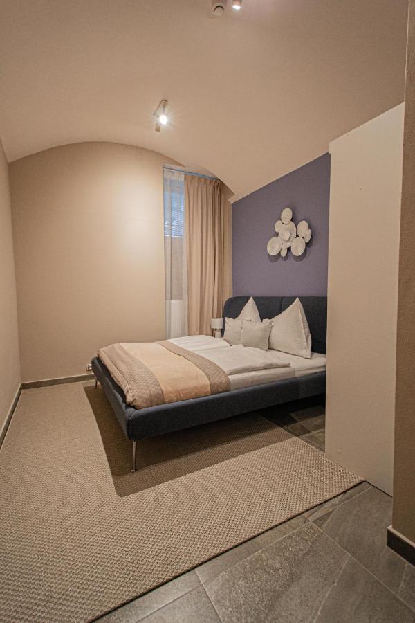 Modern And Spacious Apartments In City Center Prague Exterior photo