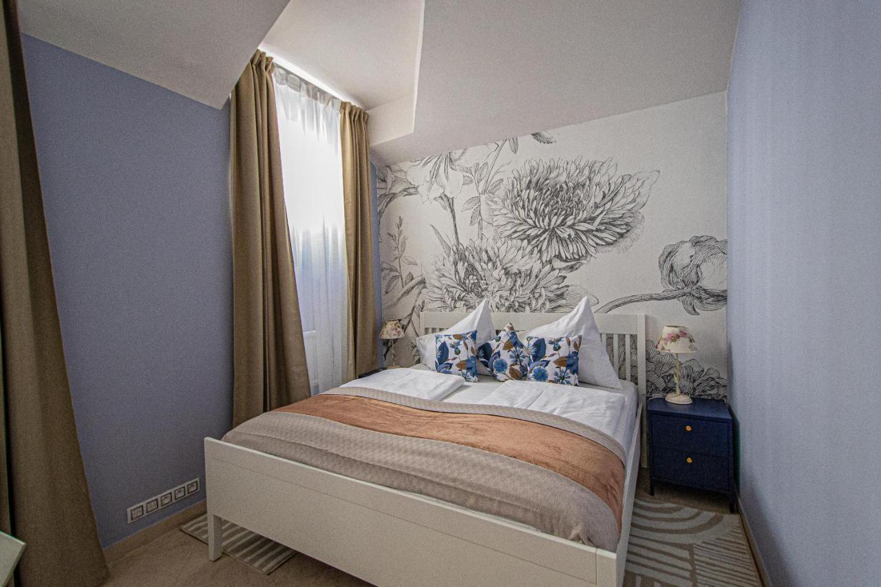 Modern And Spacious Apartments In City Center Prague Exterior photo